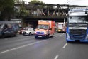 LKW blieb unter Bruecke haengen Koeln Ehrenfeld Innere Kanalstr Hornstr P460